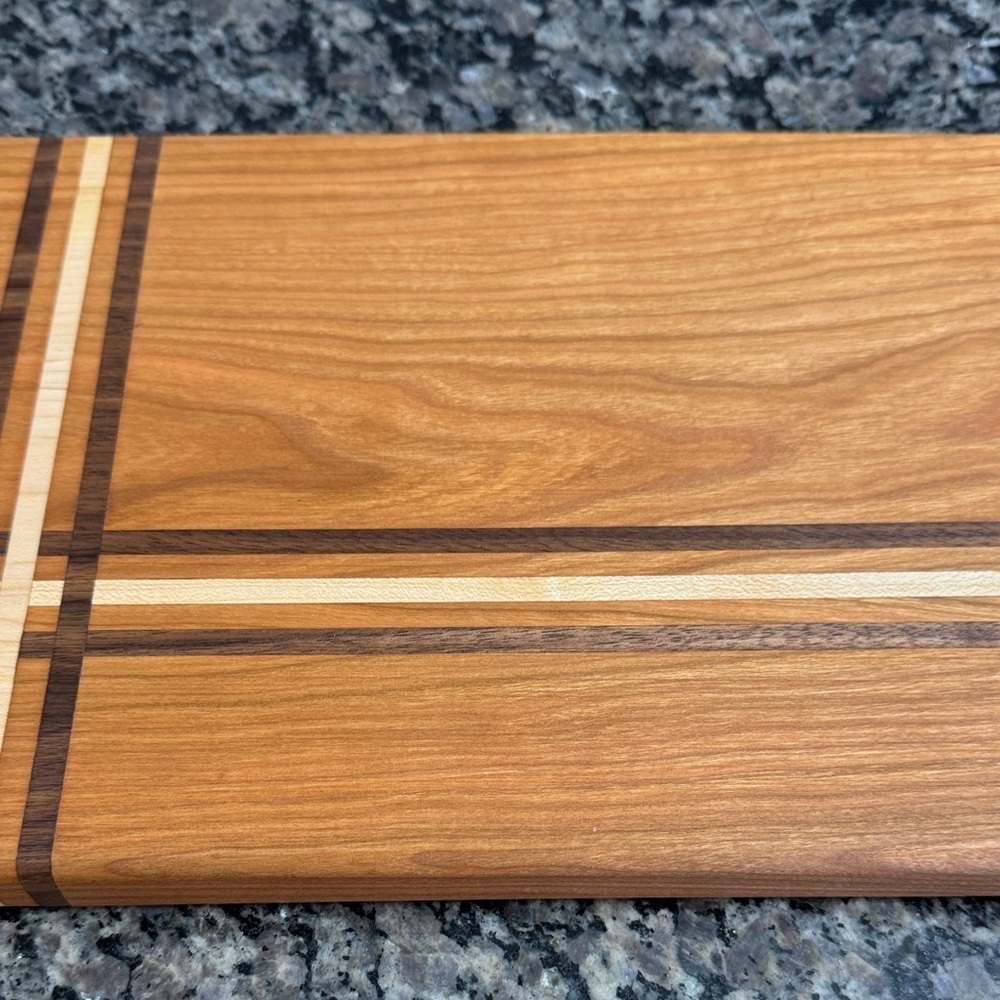 Wooden Cutting Board with Striped Design NEW - Picture 3 of 10
